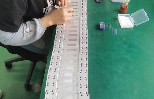 Climate-controlled strain gauge bonding workshop